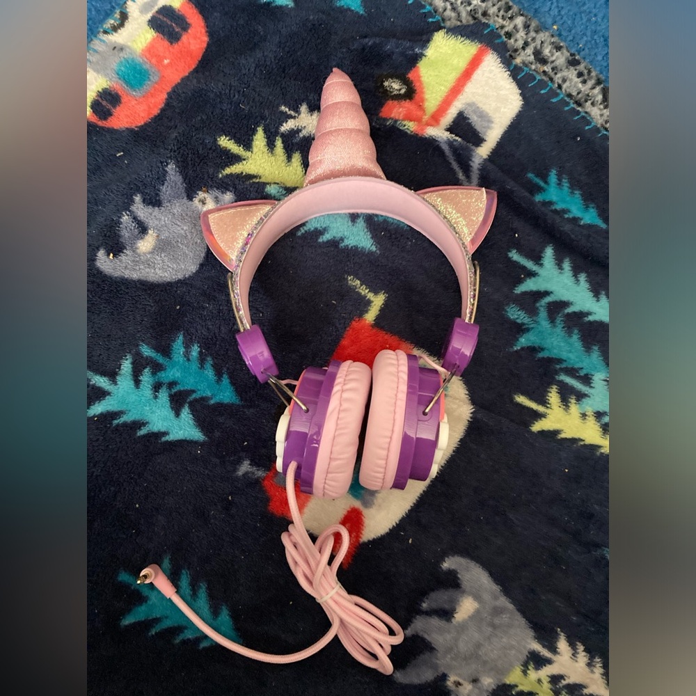 Pair of Kids Headphones BRAND NEW NEVER USED - Picture 5 of 11